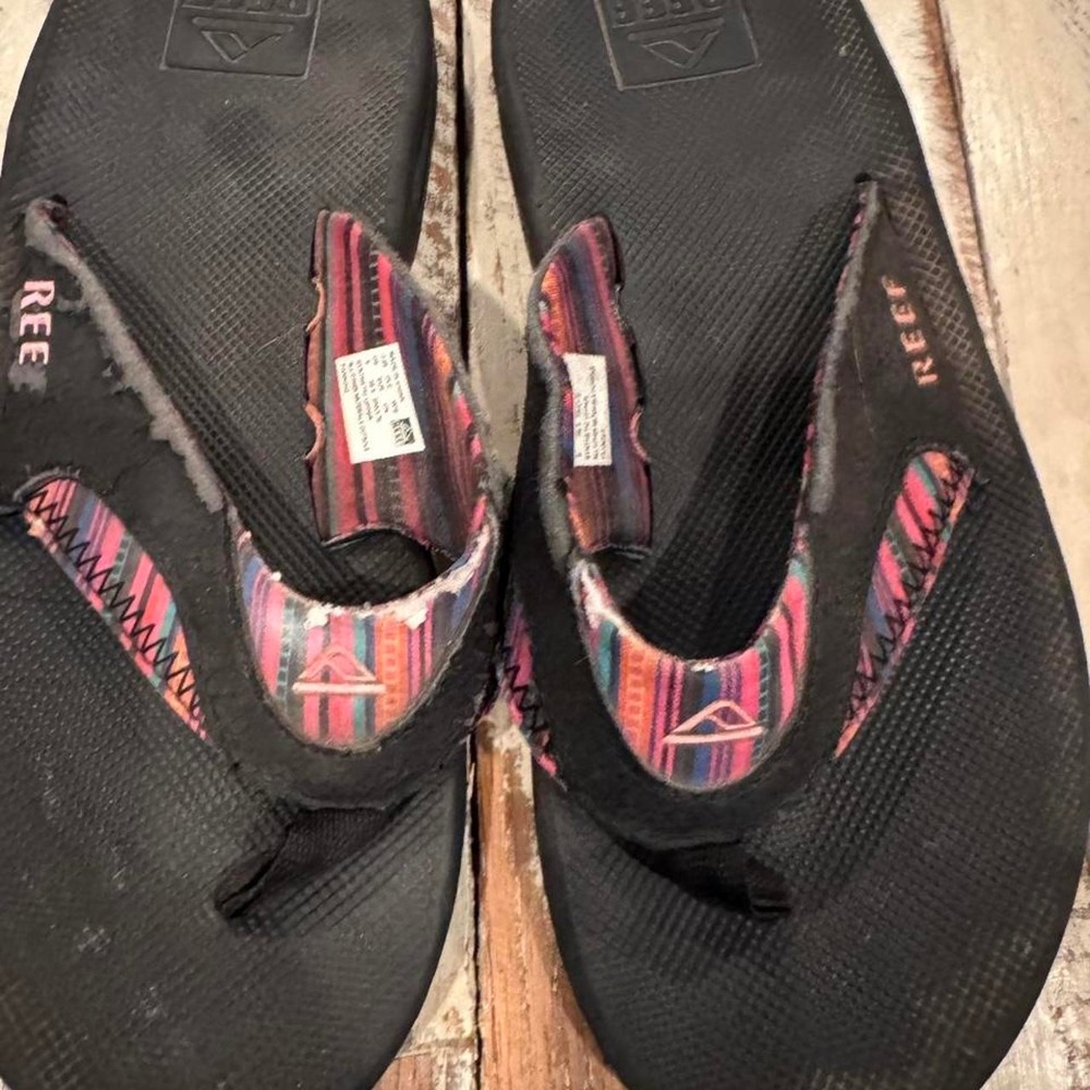 Reef Fanning Flip Flops Womens 8 Black Pink Serape Bottle Opener Sandals